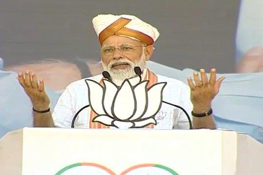 ഉമറിനും മഹ്​ബൂബക്കുമെതിരെ മോദി; കശ്​മീരിലെ മൂന്നു തലമുറയെ നശിപ്പിച്ചെന്ന്​