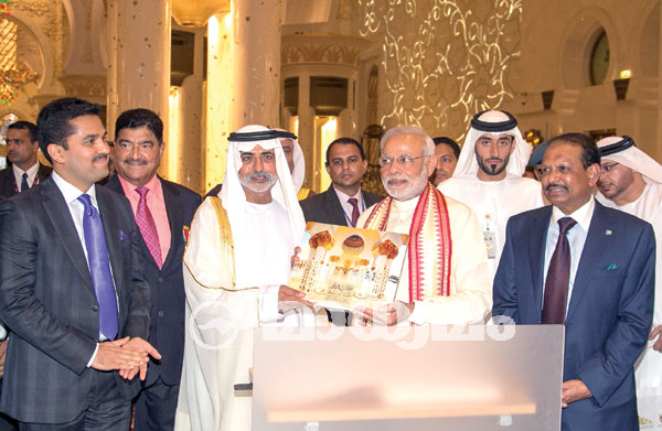 മോദി ശൈഖ് സായിദ് പള്ളിയില്‍