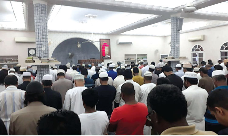 റ​മ​ദാ​നെ​ത്തി; ഭ​ക്​​തി​യു​ടെ നി​റ​വി​ൽ വി​ശ്വാ​സി​ക​ൾ