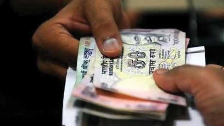 കളഞ്ഞുകിട്ടിയ 40,000 രൂപ വിദ്യാര്‍ഥികള്‍ ഉടമക്ക് നല്‍കി