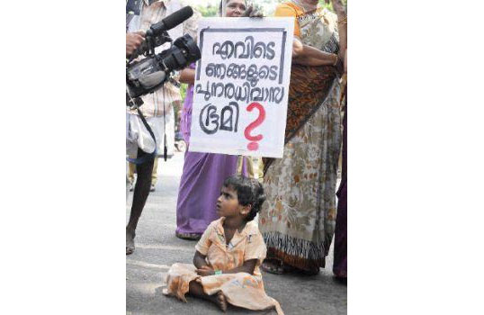 വികസന അജണ്ടക്കാരെ കരുതിയിരിക്കുക; വോട്ടര്‍മാര്‍ക്ക് മുന്നറിയിപ്പുമായി കുടിയിറക്കപ്പെട്ടവര്‍