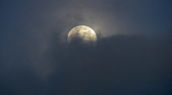 ചന്ദ്രന്‍െറ ഉപരിതലത്തില്‍ നിയോണിന്‍െറ സാന്നിധ്യം