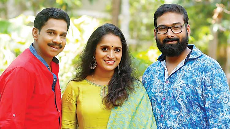 മൂ​സ​യും പാ​ത്തു​വും പി​ന്നെ ഷു​ക്കൂ​റും; കാ​ലം മാ​യ്​​ക്കാ​ത്ത സ്​​നേ​ഹ​മ​റി​ഞ്ഞ്​  എം 80 താരങ്ങൾ ദ​മ്മാ​മി​ൽ