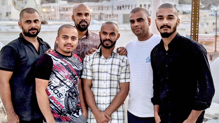 ബാ​ച്ച്​​ല​ർ റൂ​മു​ക​ളി​ൽ  ‘മൊ​ട്ട​യ​ടി’ മേ​ളം