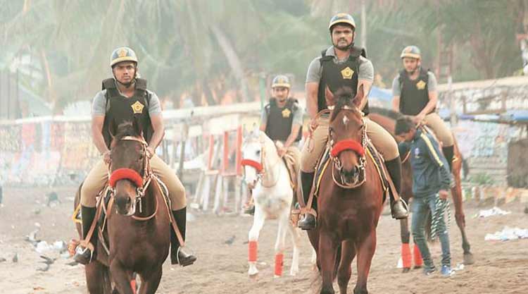 മുംബൈയിൽ ഇനി മു​േമ്പ പോലെ;  88 വർഷങ്ങൾക്കു ശേഷം കാവലിന്​  കുതിരപ്പുറത്ത്​ റോന്തുചുറ്റുന്ന പൊലീസ്​