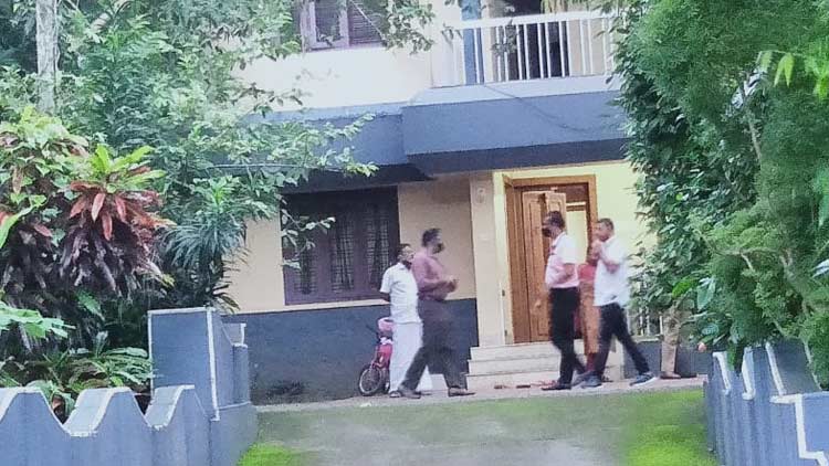 സ്വർണക്കടത്ത്​ കേസ്​: റമീസി​െൻറ വീട്ടിൽ കസ്​റ്റംസ് റെയ്ഡ്