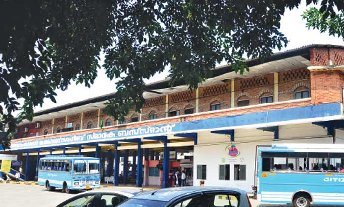 വീ​ടി​ന് ഈ​ട്; കോ​ട്ട​പ്പ​ടി സ്​​റ്റാ​ൻ​ഡ്  പ​ണ​യം വെ​ക്കാ​ൻ ന​ഗ​ര​സ​ഭ