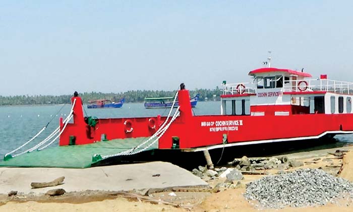 കാ​ത്തി​രി​പ്പി​ന്​ വി​രാ​മം:  പൊ​ന്നാ​നി​യി​ൽ വീ​ണ്ടും ജ​ങ്കാ​ർ