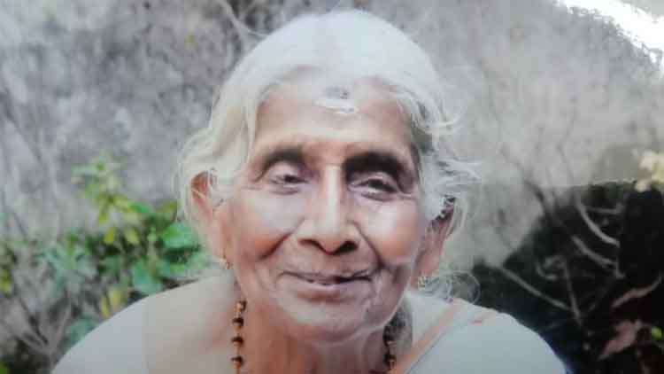 എഴുത്തുകാരിയും എം.ടിയുടെ പിതൃ സഹോദര പുത്രിയുമായ കാർത്യായനി ടീച്ചർ അന്തരിച്ചു 