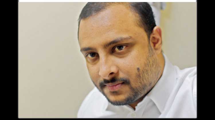 തട്ടിൻപുറത്തുണ്ടൊരു പഴയ റേഡിയോ