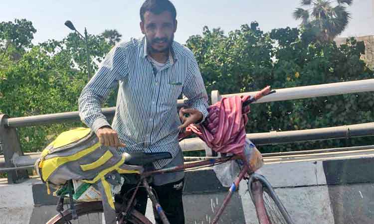 പിതാവിനെ ഒരുനോക്കു കാണണം; മുംബൈയിൽനിന്ന്​ കശ്​മീരിലേക്ക്​ സൈക്കിളിൽ ആരിഫ്
