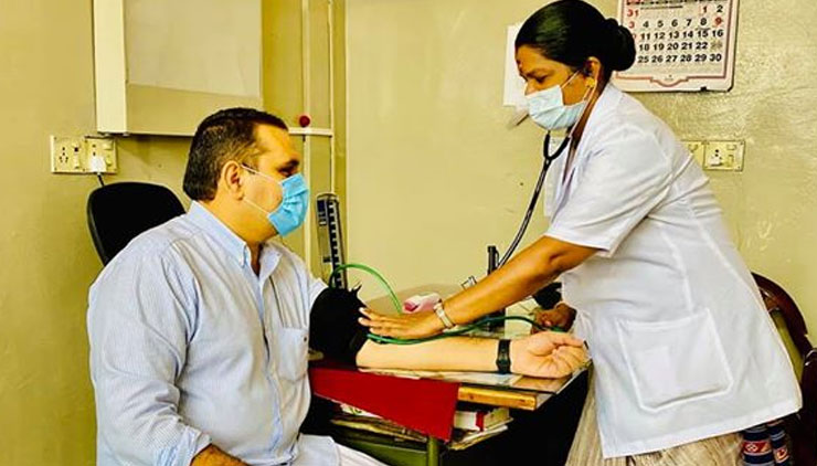 അവർ കുടുംബത്തിലെ ഒരംഗം പോലെയാണ്​; നഴ്​സസ്​ ദിനത്തിൽ അനുഭവം പങ്കുവെച്ച്​ മുനവ്വറലി തങ്ങൾ