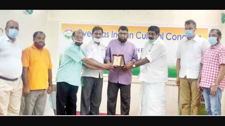 മു​നീ​ർ കൂ​രാ​ന് യാ​ത്ര​യ​യ​പ്പ് ന​ൽ​കി