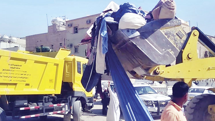 ക​ഫേ​ക​ളി​ലും സ​ലൂ​ണു​ക​ളി​ലും മു​നി​സി​പ്പ​ൽ പ​രി​ശോ​ധ​ന