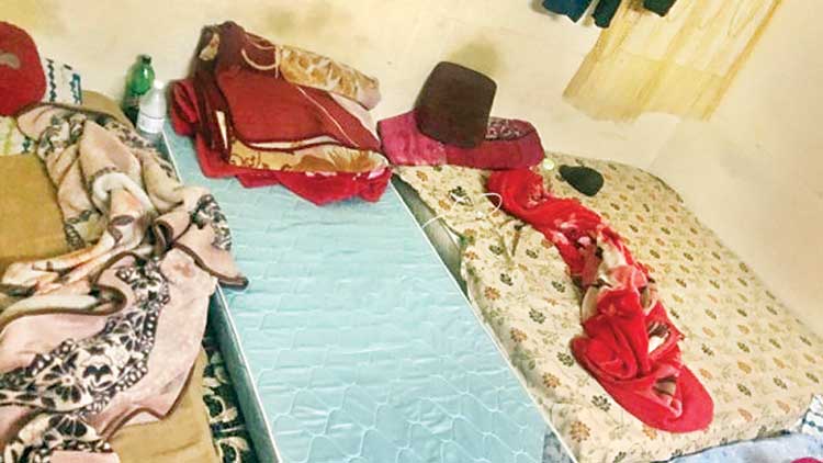 വി​ദേ​ശി​ക​ളു​ടെ താ​മ​സ​സ്​​ഥ​ല​ങ്ങ​ളി​ലെ പ​രി​ശോ​ധ​ന ന​ട​പ​ടി​ക്ര​മ​ങ്ങ​ൾ പാ​ലി​ച്ച്​