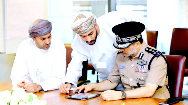 മ​സ്ക​ത്ത് വി​മാ​ന​ത്താ​വ​ള​ത്തി​ൽ ഇ-​സെ​ക്യൂ​രി​റ്റി പാ​സി​ങ് സം​വി​ധാ​നം