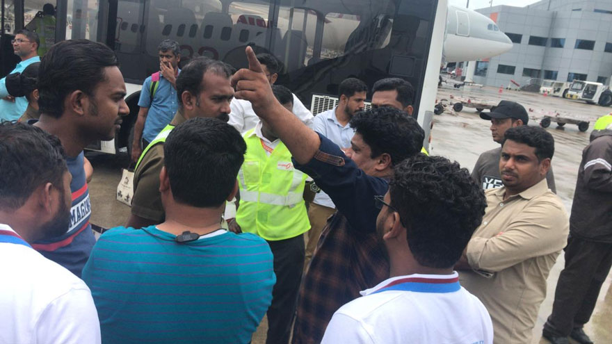 മസ്​കത്ത്​- കോഴിക്കോട്​ എക്​സ്​പ്രസ്​ തിരുവനന്തപുരത്തിറക്കി;  കരിപ്പൂരിലെത്തിക്കാൻ നടപടിയില്ല