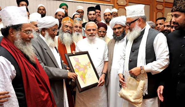 മുസ് ലിം പണ്ഡിത സംഘം മോദിയെ കണ്ടു