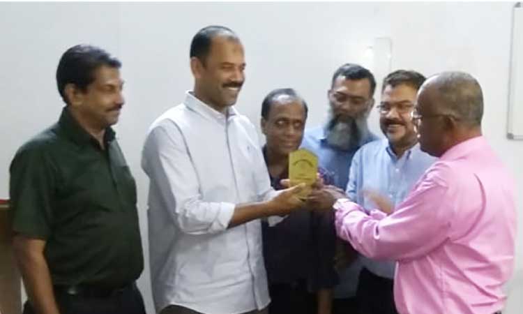 യാത്രയയപ്പ് നൽകി