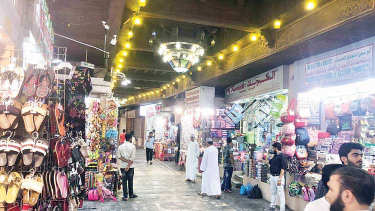 മത്ര സൂഖ് തണുത്തുതന്നെ: കപ്പലുകൾ കാത്ത് വ്യാപാരികൾ