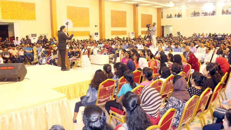 മായാജാലത്തിൽ ലയിച്ച്‌  കുരുന്നുകൾ