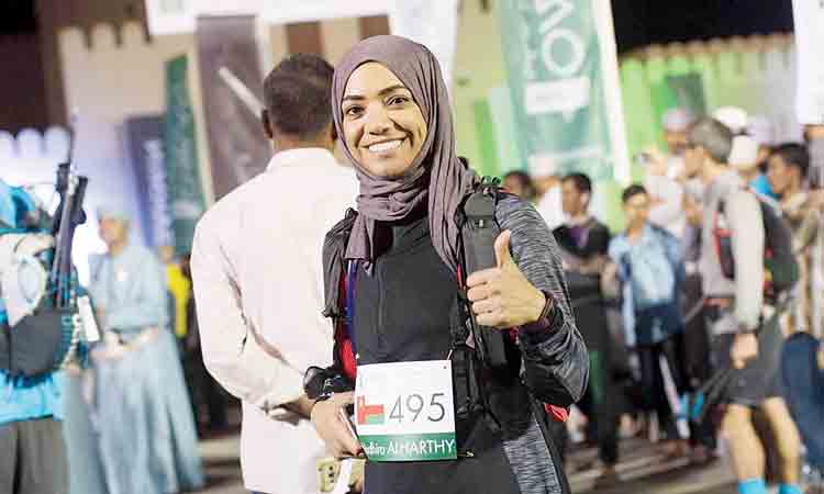 നാ​ദി​റ അ​ൽ ഹാ​ർ​ത്തി, എ​വ​റ​സ്​​റ്റ്​  കീ​ഴ​ട​ക്കി​യ ആ​ദ്യ ഒ​മാ​നി വ​നി​ത