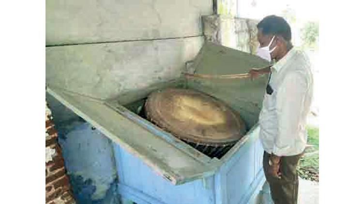 ലോക്ഡൗൺ കാലത്തും ഒഴിവില്ലാതെ നകാര മുഴക്കം