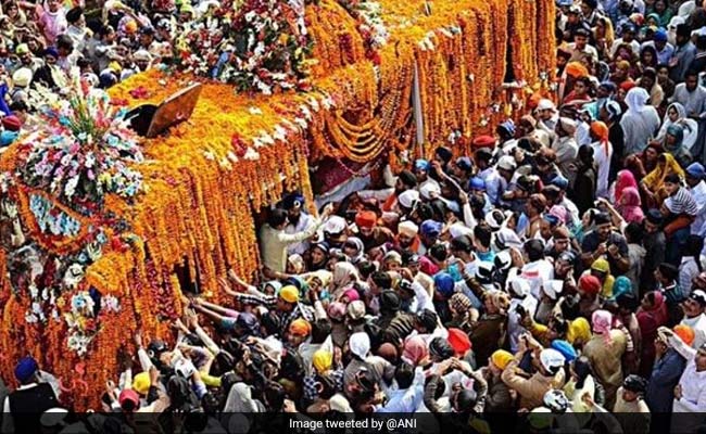 പാ​കി​സ്​​താ​നി​ലെ ന​ങ്കാ​നാ  സാ​ഹി​ബി​ലേ​ക്ക് സി​ഖ്​ ഭ​ക്ത​ർ
