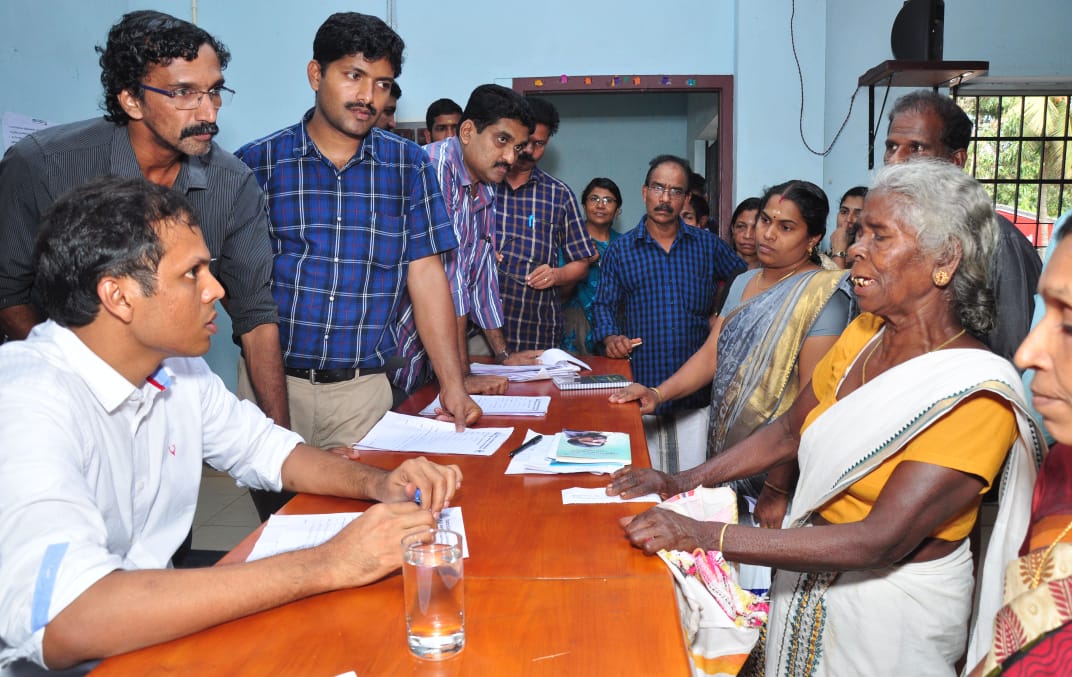 ഒപ്പം അദാലത്തിൽ പരാതികളുടെ പ്രവാഹം