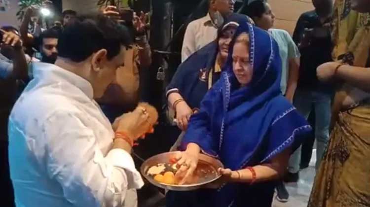 ലോക്​ഡൗണിന്​ പുല്ലുവില; മധ്യപ്രദേശ്​ ആരോഗ്യമന്ത്രിക്ക്​ വമ്പിച്ച സ്വീകരണം