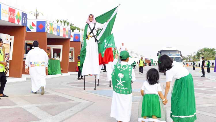 ദേശീയദിനാഘോഷങ്ങൾക്ക് വർണാഭമായ തുടക്കം