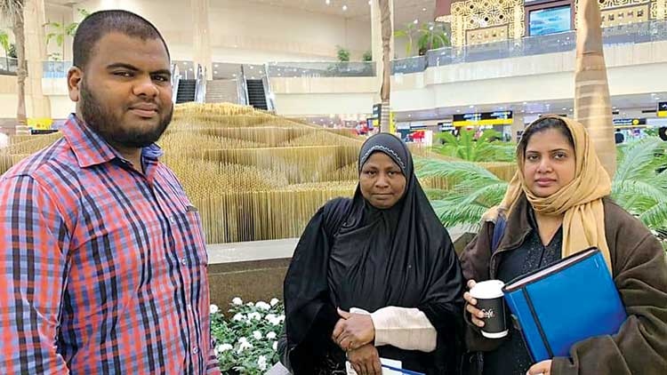 ജോ​ലി​സ്ഥ​ല​ത്ത്​ ദു​രി​ത​ത്തി​ലാ​യി​രു​ന്ന ത​മി​ഴ് വ​നി​ത നാ​ട​ണ​ഞ്ഞു