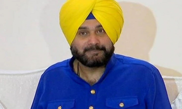 സിദ്ദു ഹൈക്കമാൻഡിന്​ വഴങ്ങുന്നു; രാജി പിൻവലിച്ചേക്കും