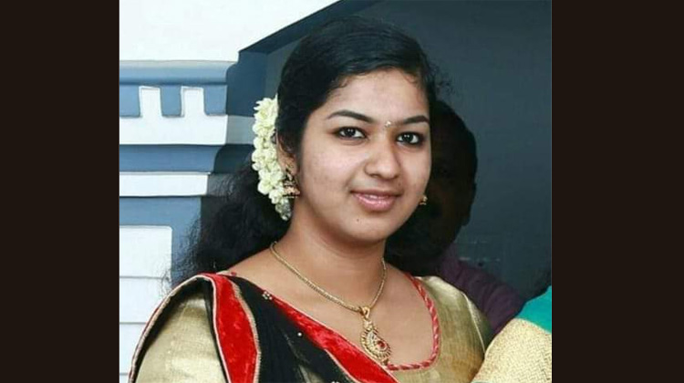 ട്രെയിനിന് മുന്നിലേക്ക് ചാടിയ യുവതി മരിച്ചു