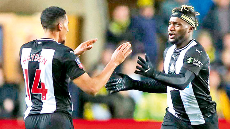 കോ​വി​ഡ്​: ഹ​സ്​​ത​ദാ​നം വി​ല​ക്കി ന്യൂ​കാ​സി​ൽ