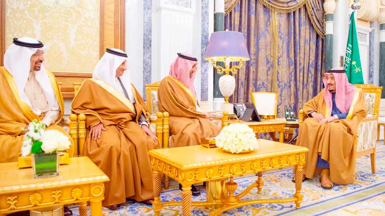 പു​തി​യ മ​ന്ത്രാ​ല​യ​ങ്ങ​ൾ: മ​ന്ത്രി​മാ​ർ സ​ത്യ​പ്ര​തി​ജ്ഞ ചെ​യ്​​തു