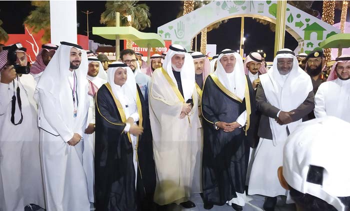 യാമ്പുവിൽ ഇനി നിറവസന്തം; പുഷ്​പമേള തുടങ്ങി