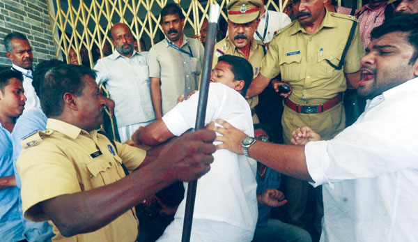 ന്യൂമാന്‍ കോളേജ് അതിക്രമം: കെ.എസ്.യു ജില്ലാ പ്രസിഡന്‍റിന് സസ്പെന്‍ഷന്‍