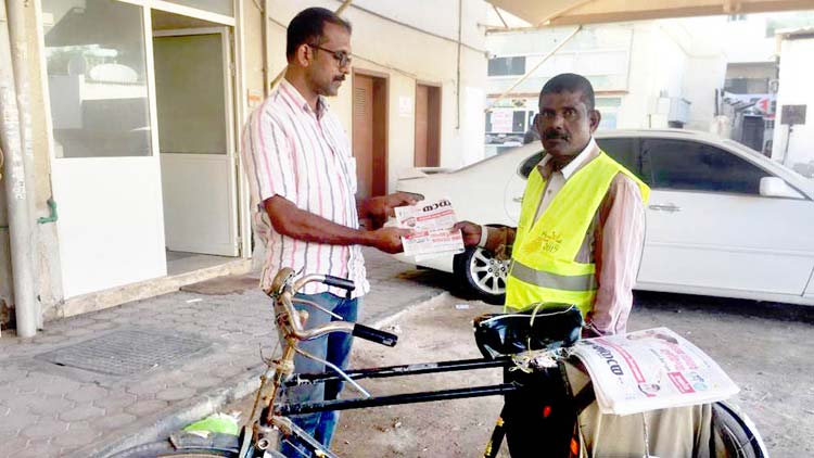 മൂ​ന്നു പ​തി​റ്റാ​ണ്ടി​െൻറ സ​വാ​രി നി​ര്‍ത്തി ന്യൂ​സ് പേ​പ്പ​ര്‍ ബോ​യ്‌ മ​ട​ങ്ങു​ന്നു