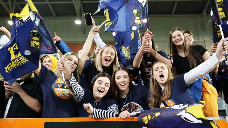 ബൈ ​ബൈ കോ​വി​ഡ്​; ആ​ര​വ​ങ്ങ​ളോ​ടെ ന്യൂ​സി​ല​ൻ​ഡ്