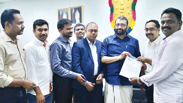 തി​രു​വ​ന​ന്ത​പു​രം വി​മാ​നം:  നി​വേ​ദ​നം ന​ൽ​കി