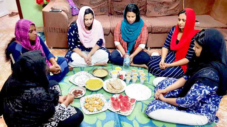 ഷെ​റി​നും കൂ​ട്ടു​കാ​രി​ക​ളും നോ​െ​മ്പ​ടു​ക്കു​ക​യാ​ണ്​; കോ​വി​ഡി​നെ അ​ക​റ്റ​ണ​മെ​ന്ന പ്രാ​ർ​ഥ​ന​യു​മാ​യി