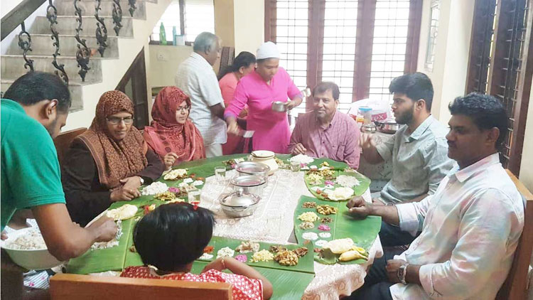 തി​​രു​​വോ​​ണ നാ​​ളി​​ല്‍ തൂ​​ശ​​നി​​ല​​യി​​ലെ നോ​​മ്പു​തു​​റ