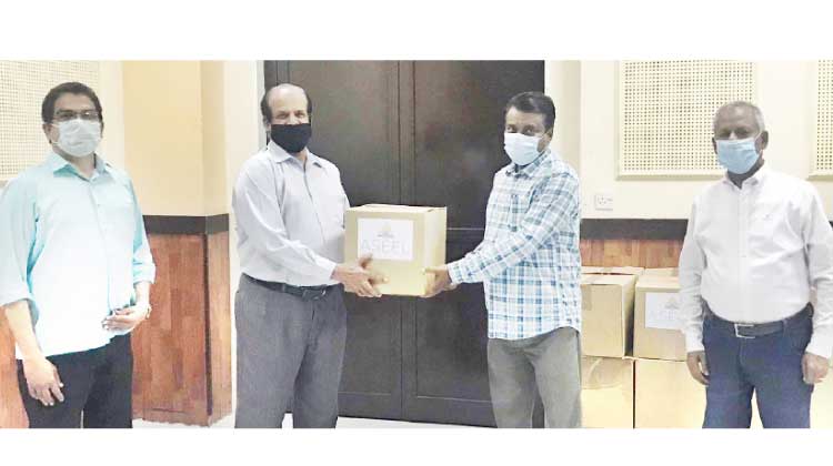 ഭ​ക്ഷ്യ കി​റ്റു​ക​ൾ ന​ൽ​കി