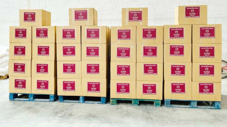 നോ​ർ​ക്ക ഹെ​ൽ​പ്​ ഡെ​സ്ക്കി​ന് മ​ല​ബാ​ർ ഗോ​ൾ​ഡ് 11 ട​ൺ ഭ​ക്ഷ്യ​ധാ​ന്യം കൈ​മാ​റി