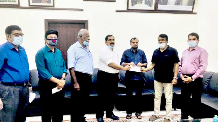 നോ​ർ​ക്ക ബ​ഹ്റൈ​ൻ സ​ഹാ​യം കൈ​മാ​റി