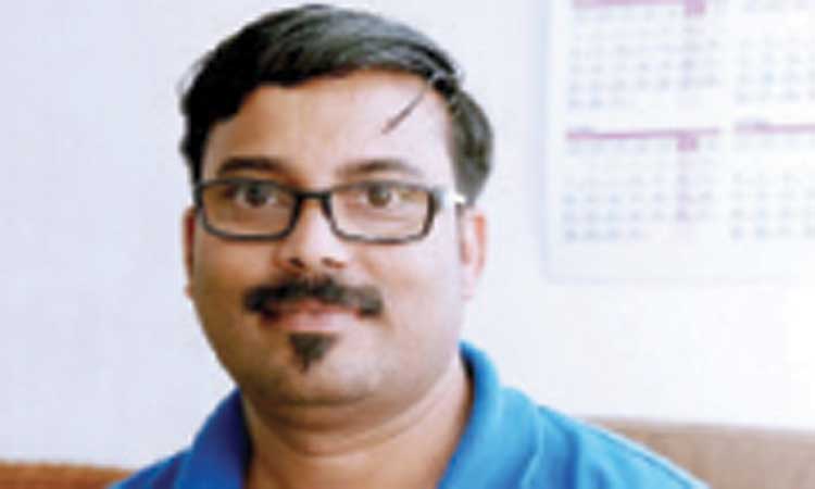 കുടുങ്ങിയവർക്ക്​ നേരെ നീളുന്ന സ്​നേഹക്കൈകൾ