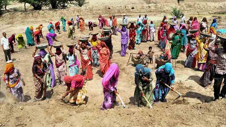 തൊഴിലുറപ്പ്​ പദ്ധതിക്കായി 40,000 കോടി; സംസ്ഥാനങ്ങളുടെ കടമെടുക്കൽ പരിധി ഉയർത്തി