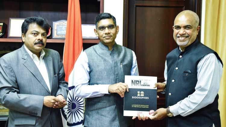 എ​ൻ.​ആ​ർ.​െ​എ  സി​ഗ്​​നേ​ച്ച​ർ പു​സ്​​ത​കം പ്ര​കാ​ശ​നം ചെ​യ്​​തു