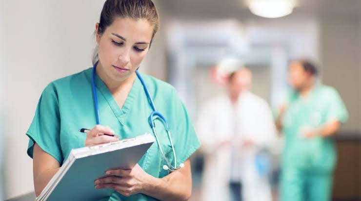 യു.​കെ​യി​ൽ പോ​കു​ന്ന ന​ഴ്‌​സു​മാ​ര്‍ക്ക്  മൂ​ന്നു വ​ര്‍ഷം അ​വ​ധി–മ​ന്ത്രി